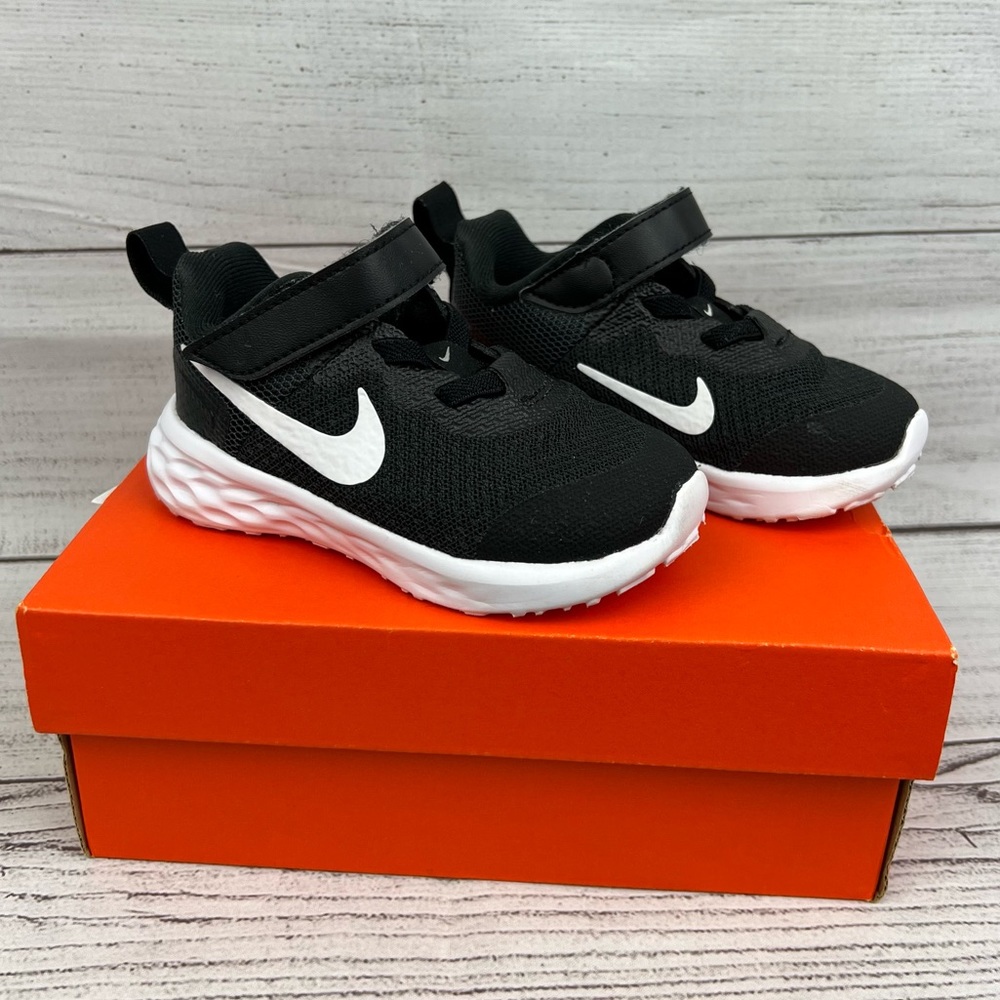 Nike Revolution 6 toddler shoes